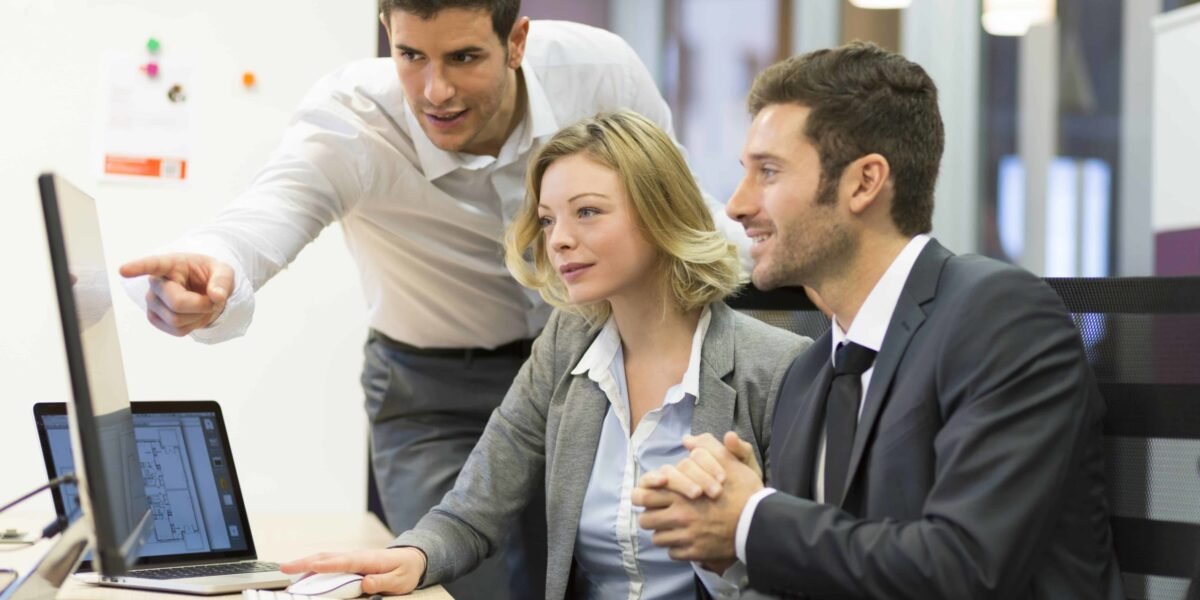 Group Of Business People In A Meeting At Office | ITque